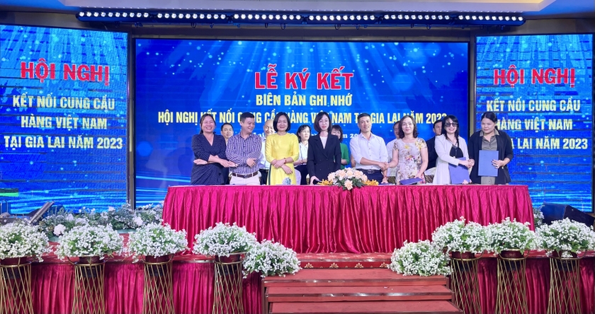 tai-hoi-nghi-da-dien-ra-le-ky-ket-12-bien-ban-ghi-nho-hop-tac-kinh-doanh-giua-doanh-nghiep-khu-vuc-tay-nguyen-va-cac-tinh-thanh-pho-6249.jpg tai-hoi-nghi-da-dien-ra-le-ky-ket-12-bien-ban-ghi-nho-hop-tac-kinh-doanh-giua-doanh-nghiep-khu-vuc-tay-nguyen-va-cac-tinh-thanh-pho-6249.jpg