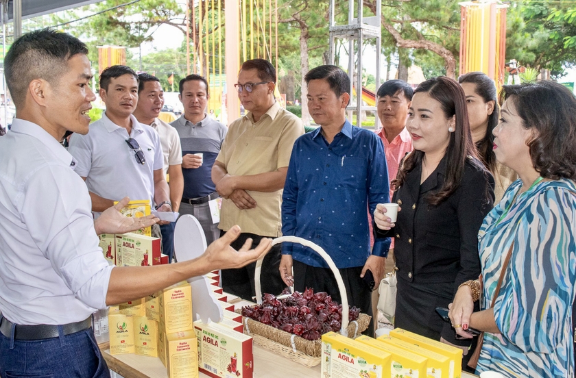 hoi-nghi-giao-thuong-xuc-tien-xuat-khau-hang-hoa-khu-vuc-tay-nguyen-voi-doanh-nghiep-nuoc-ngoai.jpg hoi-nghi-giao-thuong-xuc-tien-xuat-khau-hang-hoa-khu-vuc-tay-nguyen-voi-doanh-nghiep-nuoc-ngoai.jpg