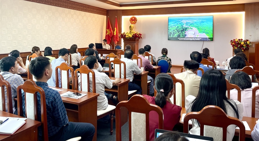 quang-canh-hoi-thao-6435.jpg quang-canh-hoi-thao-6435.jpg