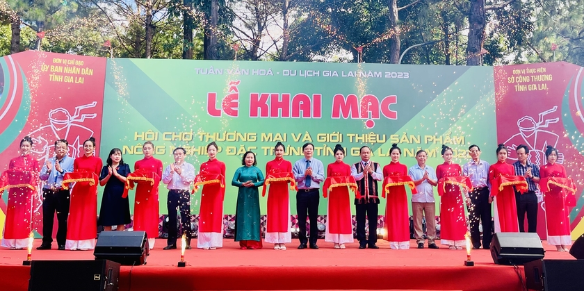 cac-dai-bieu-cat-bang-khai-mac-hoi-cho-anh-vt-6848.jpg cac-dai-bieu-cat-bang-khai-mac-hoi-cho-anh-vt-6848.jpg