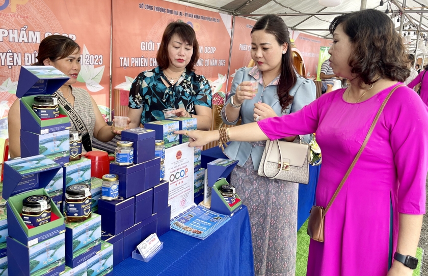 tinh-da-day-manh-cac-hoat-dong-ket-noi-tieu-thu-san-pham-qua-campuchia-thong-qua-viec-to-chuc-cac-phien-cho-bien-gioi-hang-nam-5123.jpg