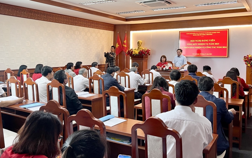 quang-canh-hoi-nghi-5843.jpg quang-canh-hoi-nghi-5843.jpg