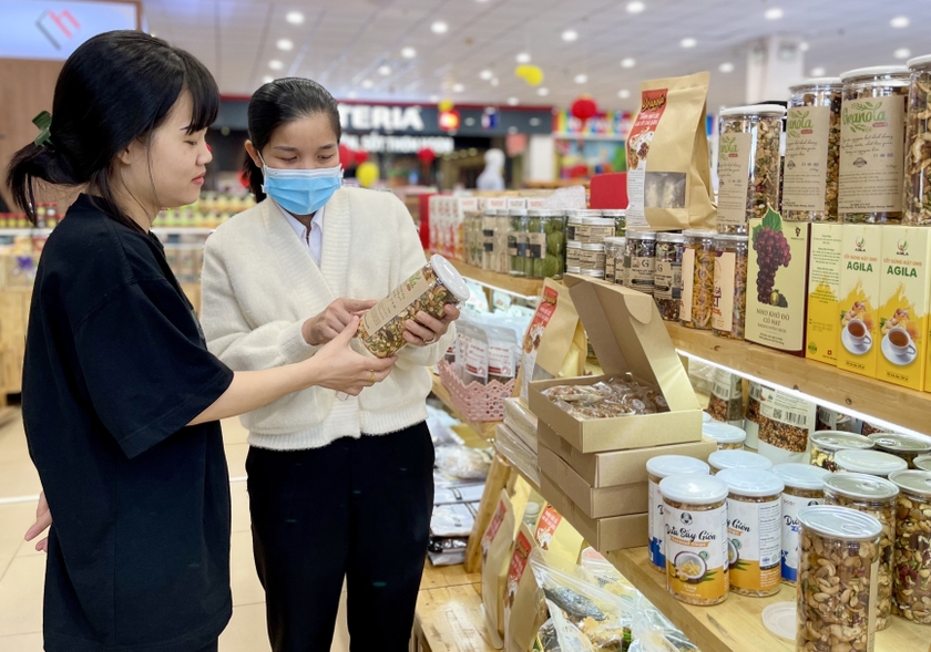 nhieu-san-pham-dac-san-dac-trung-cua-tinh-duoc-trung-bay-va-gioi-thieu-tai-cac-diem-ban-hang-viet-hang-ocop-dac-san-tren-dia-ban-tinh-7245.jpg